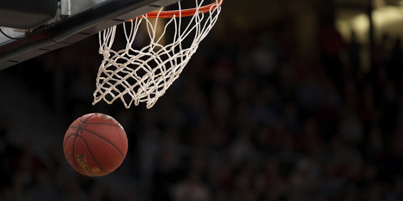 NBA季后赛湖人队对阵勇士队系列赛数据统计与球员表现分析